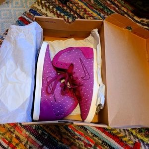 Nike women's Hyperclave Lite Txt size 8